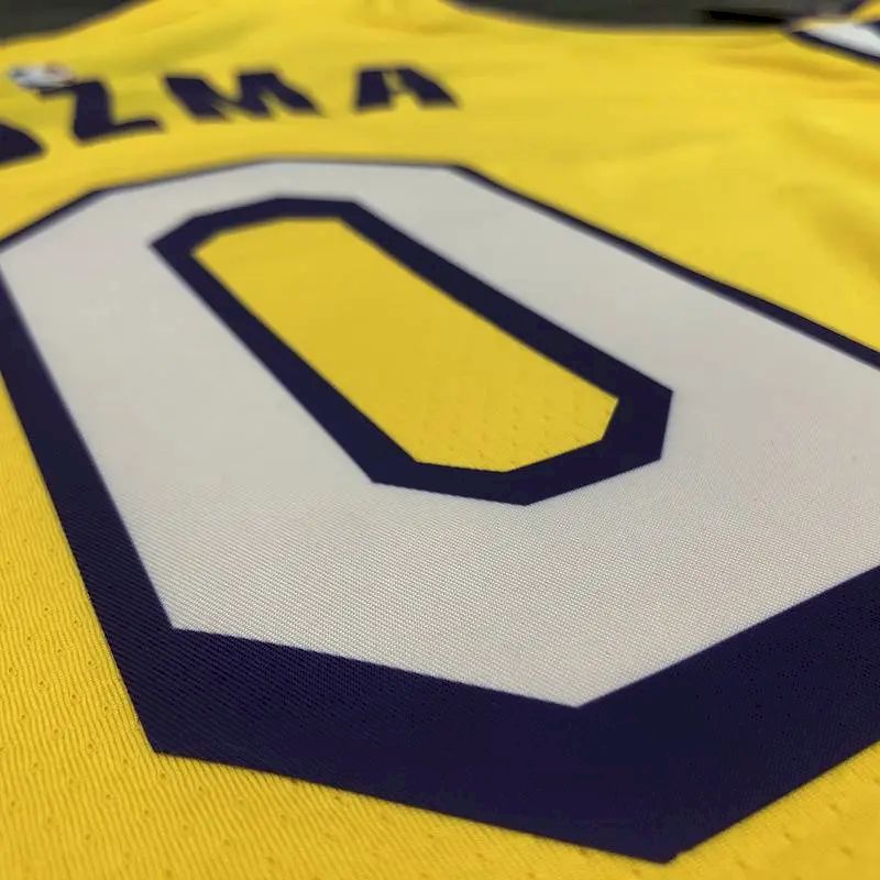 Camisa Masculina Kyle Kuzma Amarela Versão Jogador – Edição Clássica Retro