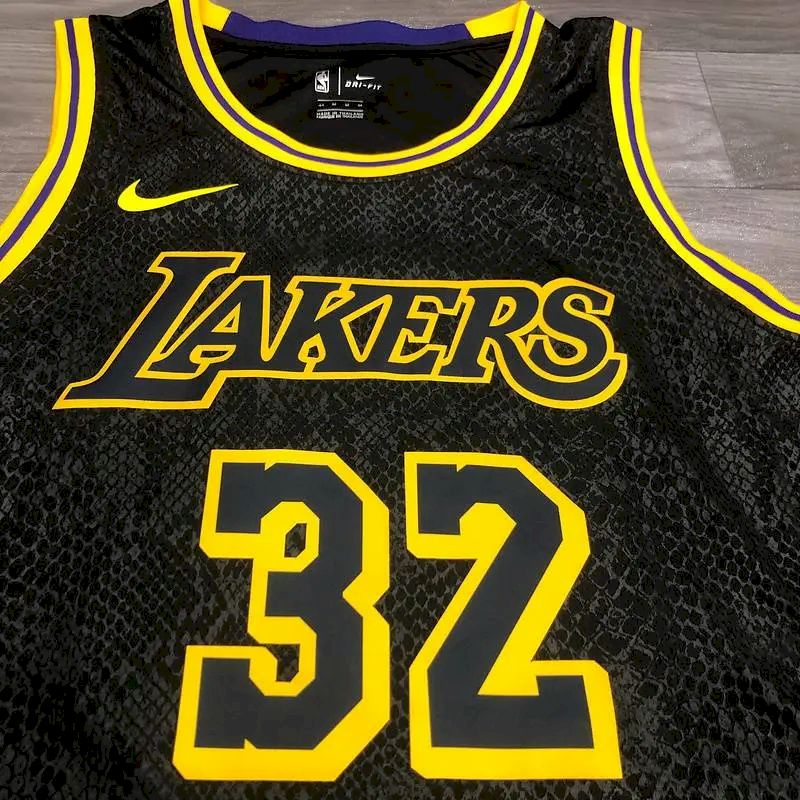 Camisa masculina Earvin Johnson Black Mamba versão jogador
