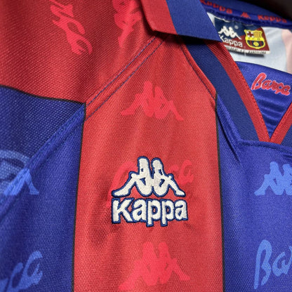 Camisa retrô titular do Barcelona 1995/97