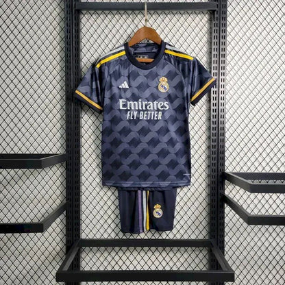 Kit reserva infantil do Real Madrid 2023/24