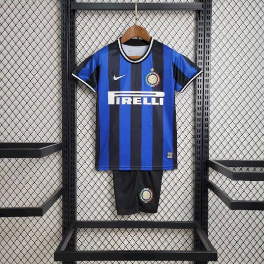 Camisa e shorts retrô infantil Inter de Milão 2009/10