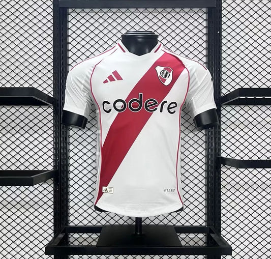 Camisa titular do River Plate 2024/25, versão 2 do jogador