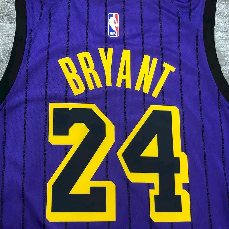 Camisa masculina Kobe Bryant 2018-19 roxa Swingman versão jogador – Edição City