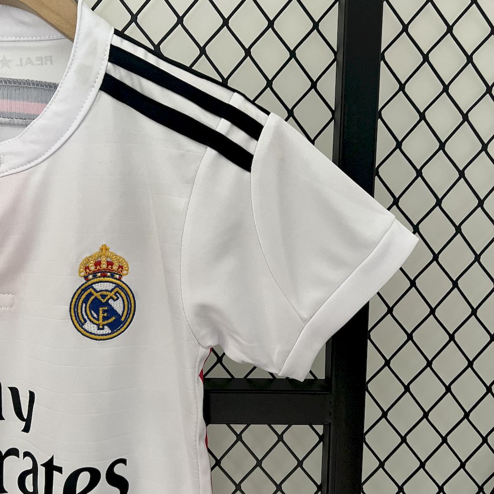 Camisa e shorts retrô infantil do Real Madrid 2014/15