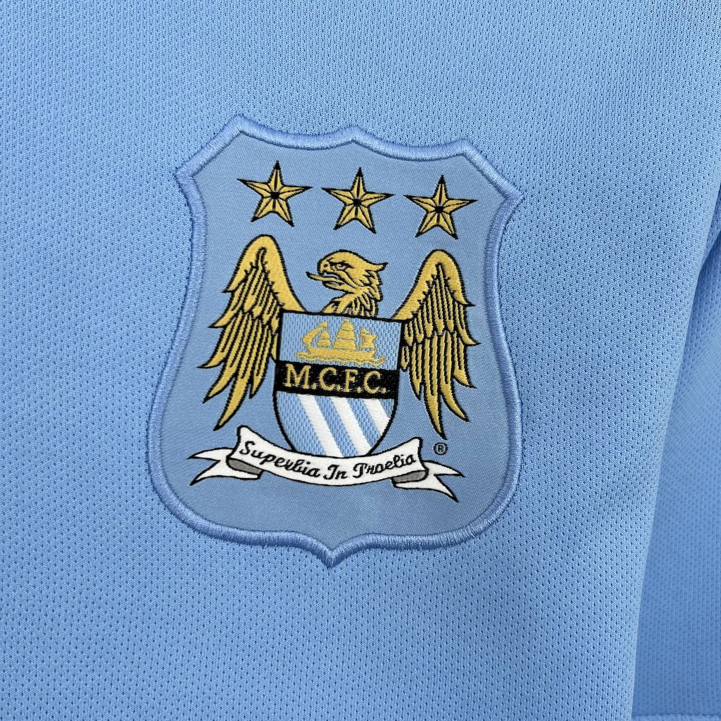 Camisa retrô titular do Manchester City 2013/14