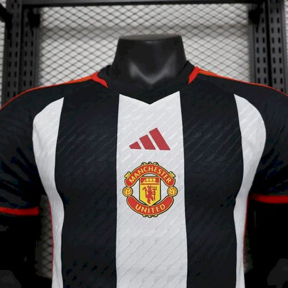Camisa de treino pré-jogo do Manchester United 2023/24, versão jogador