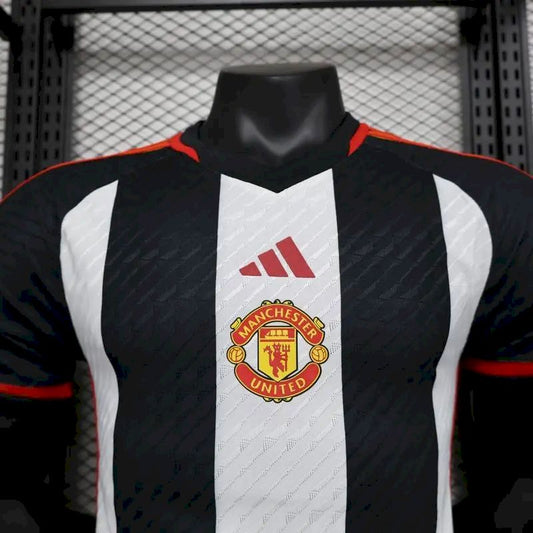 Camisa de treino pré-jogo do Manchester United 2023/24, versão jogador