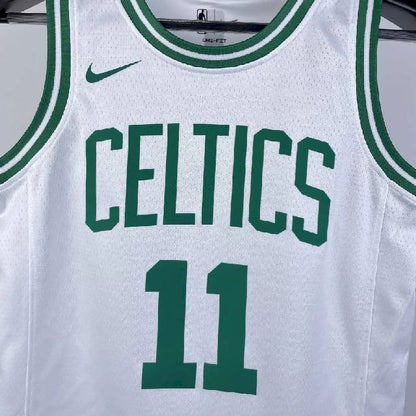 Camisa branca do time juvenil Kyrie Irving