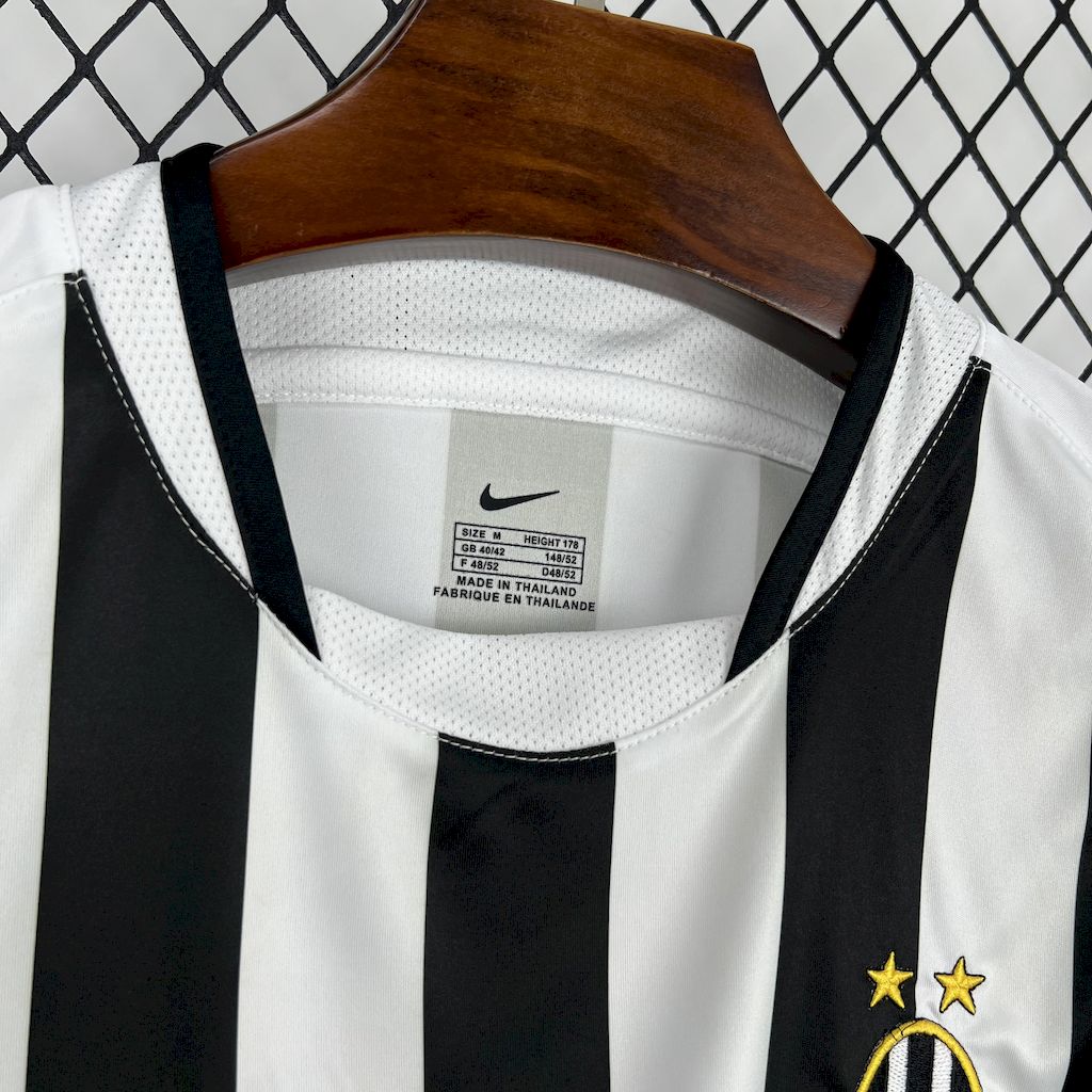 Camisa retrô titular da Juventus 2002/03