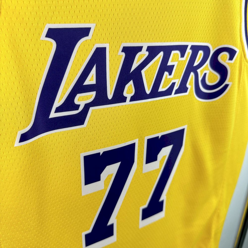 Edição Ícone do Los Angeles Lakers 2023/24 DONCIC#77