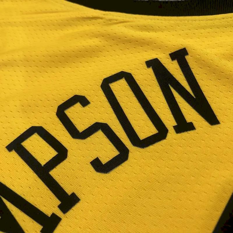 Camisa Klay Thompson com gola V amarela versão jogador masculina – Edição Statement
