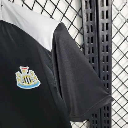 Camisa de treino pré-jogo do Newcastle United 2023/24