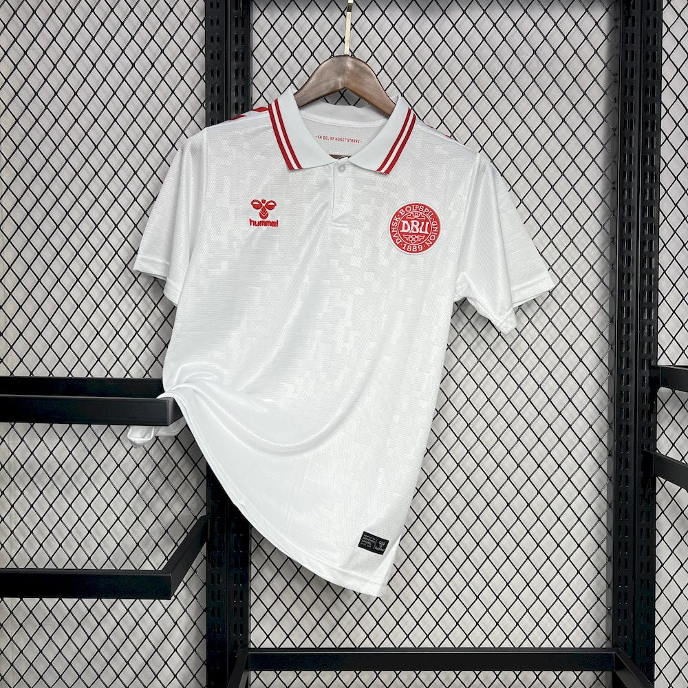 Camisa reserva da Dinamarca para a Eurocopa 2024/25