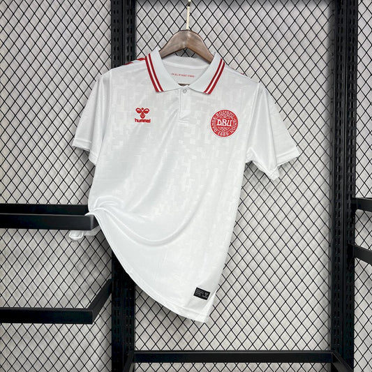 Camisa reserva da Dinamarca para a Eurocopa 2024/25