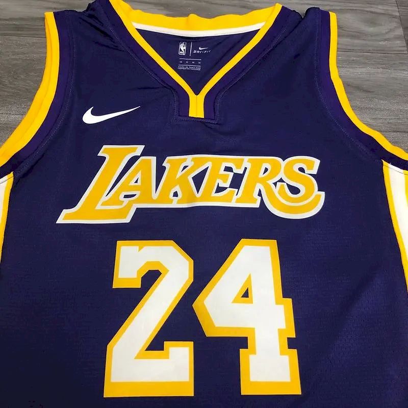 Camisa Kobe Bryant Masculina Roxa Versão Jogador – Edição Clássica Retro