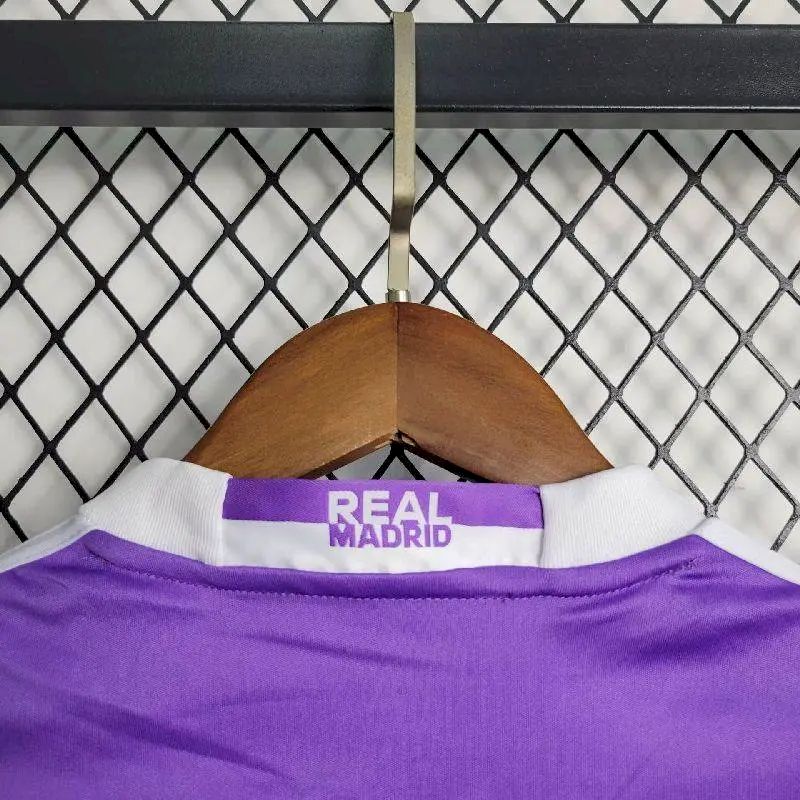 Camisa e shorts retrô infantil do Real Madrid 2017/18
