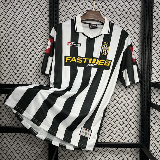 Juventus 2001/02 Home Retro Jersey