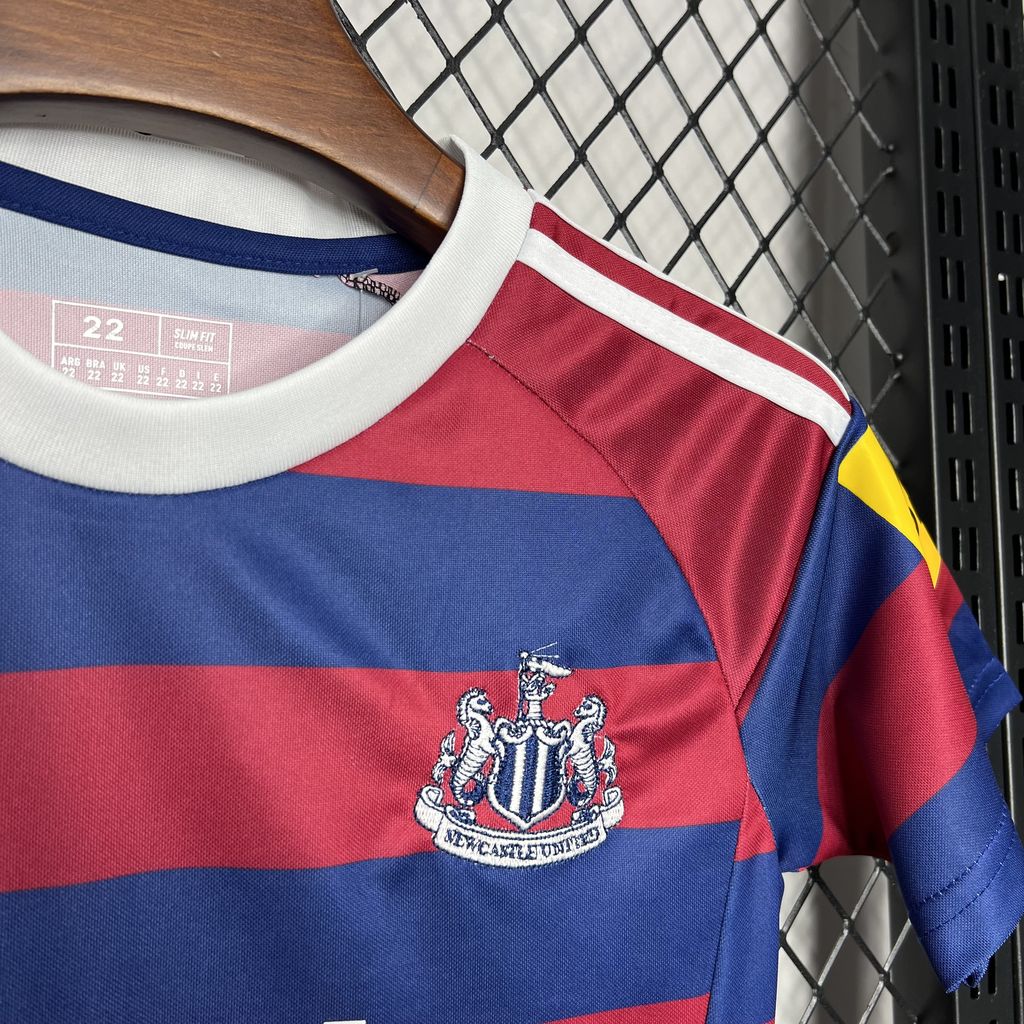Kit reserva infantil do Newcastle United 2024/25