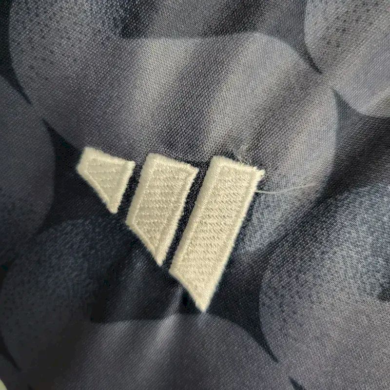 Kit reserva infantil do Real Madrid 2023/24