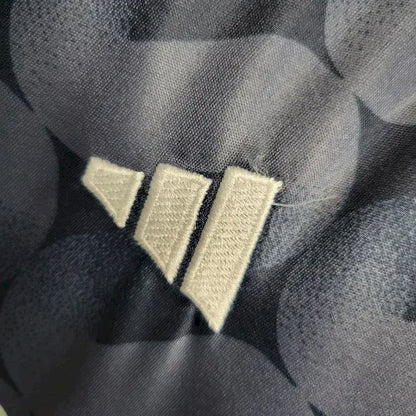 Kit reserva infantil do Real Madrid 2023/24