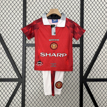 Camisa e shorts retrô infantil Manchester United 1996/97