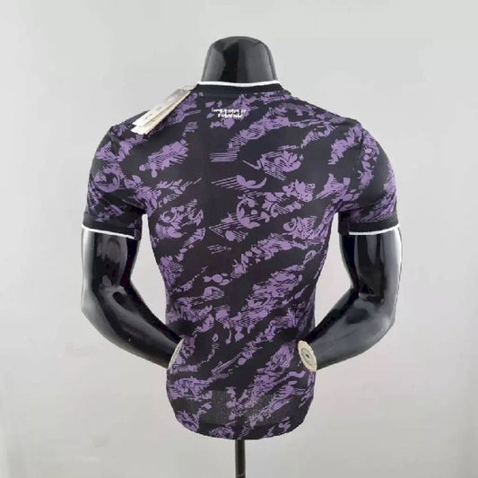 Camisa pré-jogo do Real Madrid 2022/23, versão jogador