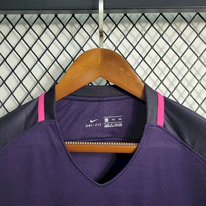Camisa retrô alternativa do Barcelona 2016/17