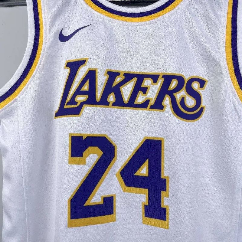 Camisa branca do time juvenil Kobe Bryant