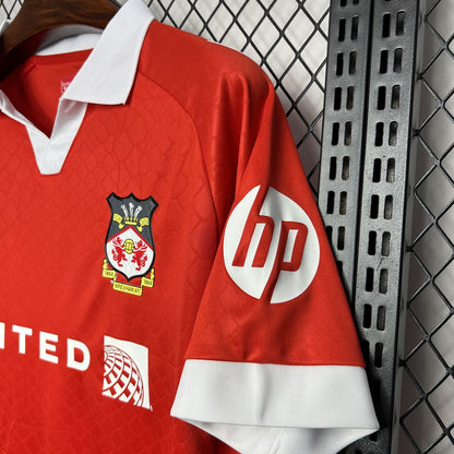 Camisa titular do Wrexham 2024/25