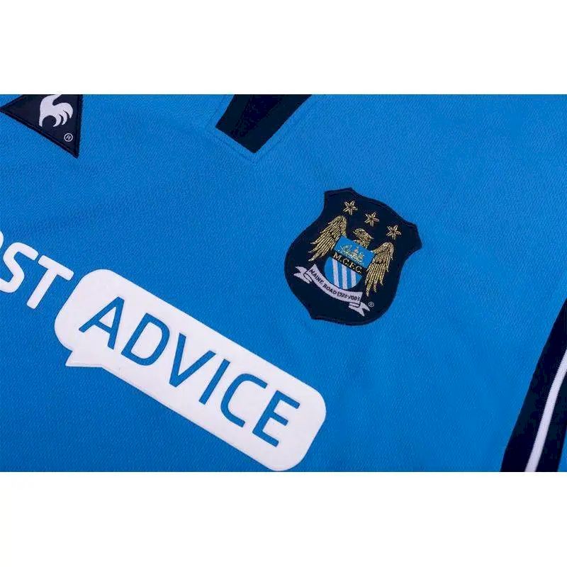 Camisa retrô titular do Manchester City 2002/03