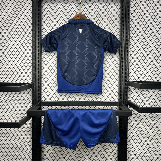 Kit reserva infantil do Manchester United 2024/25