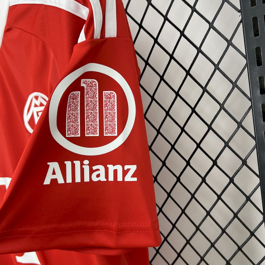 Bayern Munich 2025/26 Goalkeeper uniform Jersey