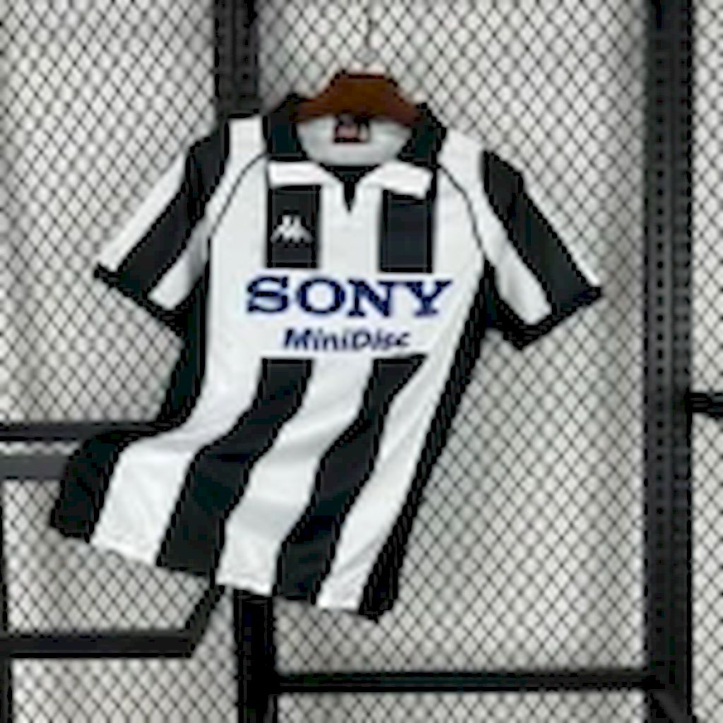 Camisa retrô titular da Juventus 1997/99