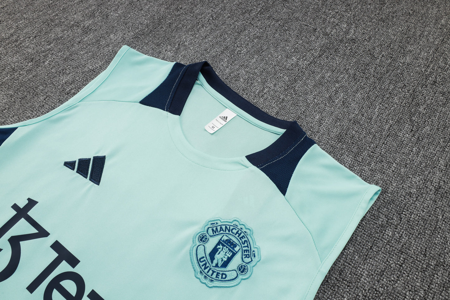 Camiseta regata e short adulto Manchester United 2024/25 815