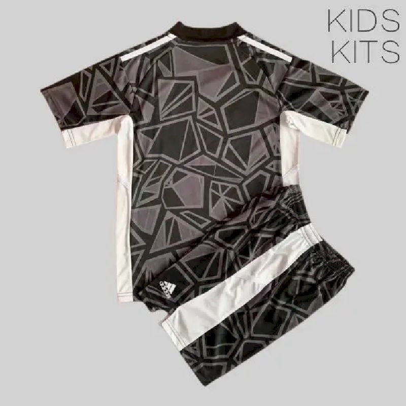 Kit 2 de goleiro infantil do Real Madrid 2022/23
