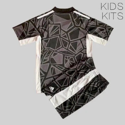 Kit 2 de goleiro infantil do Real Madrid 2022/23