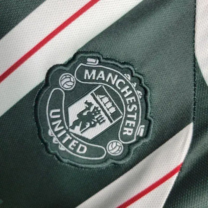 Kit reserva infantil do Manchester United 2023/24