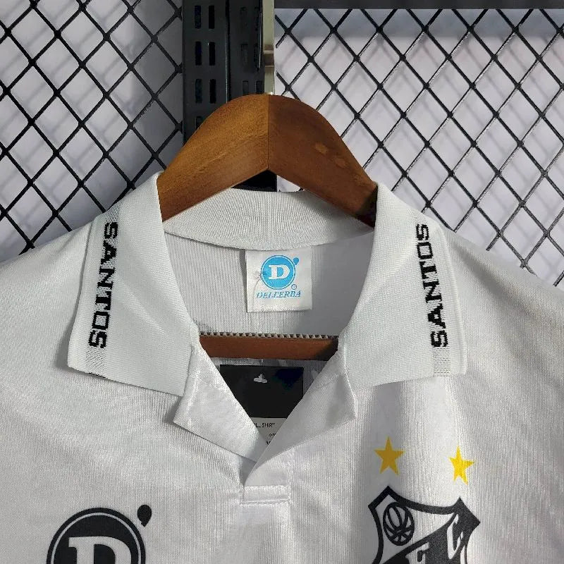 Camisa retrô titular do Santos 1993/94