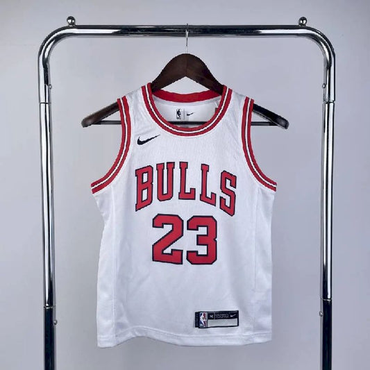 Camisa branca do time juvenil Michael Jordan