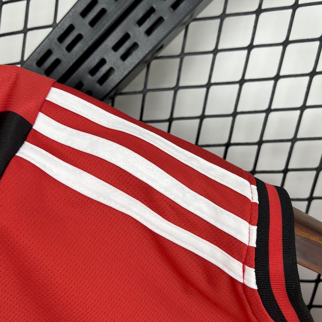 Camisa retrô do AC Milan edição 2024/25
