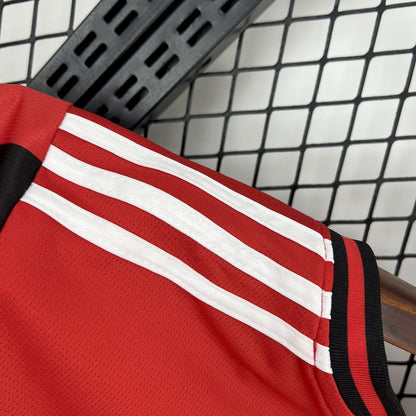 Camisa retrô do AC Milan edição 2024/25