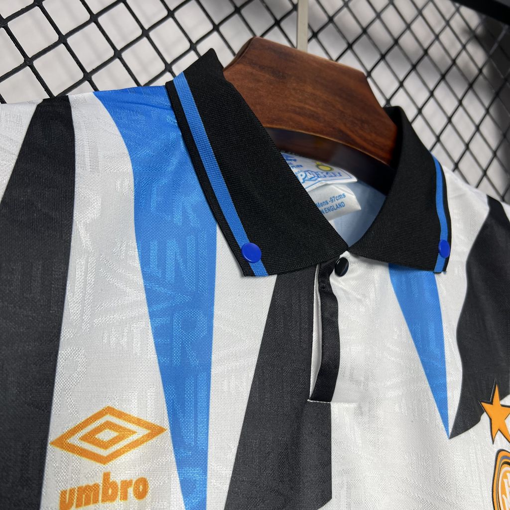 Camisa retrô reserva do Inter de Milão 1992/93