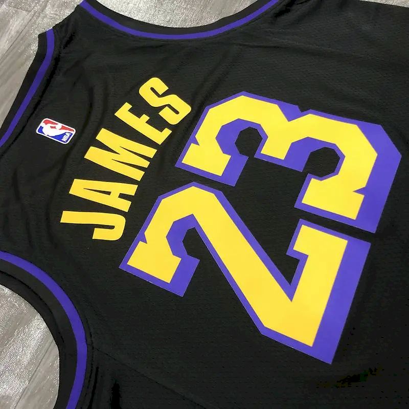Camisa LeBron James 2020-21 Preta Swingman Versão Jogador Masculina – Noche Latina
