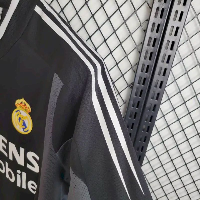 Camisa reserva retrô do Real Madrid 2004/05