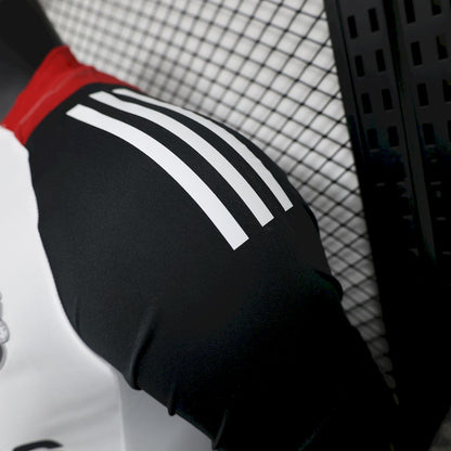 Camisa de treino pré-jogo do Manchester United 2025/26, versão jogador
