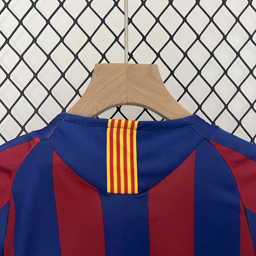 Camisa e shorts retrô infantil do Barcelona 2005/06