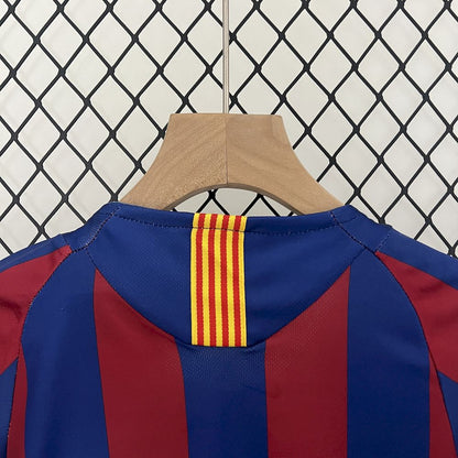 Camisa e shorts retrô infantil do Barcelona 2005/06