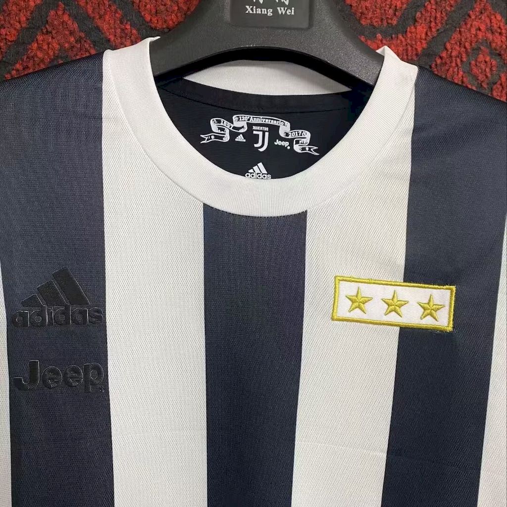 Camisa retrô comemorativa dos 120 anos da Juventus