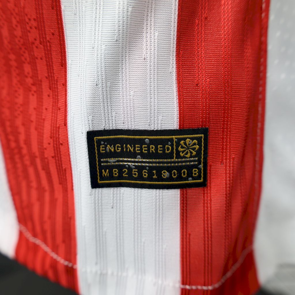 Camisa titular do Atlético de Madrid 2025/26, versão jogador