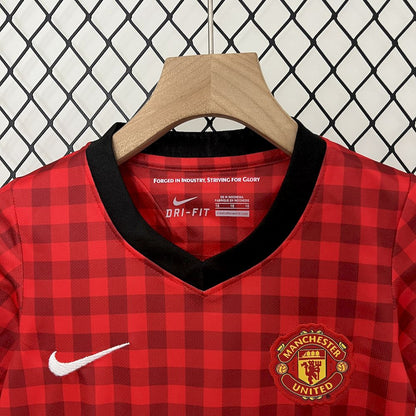 Camisa e shorts retrô infantil Manchester United 2012/13